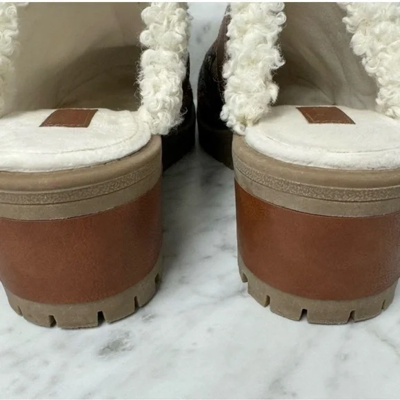 Muk Luks Tapestry Clogs - Size 11 - Picture 5 of 14